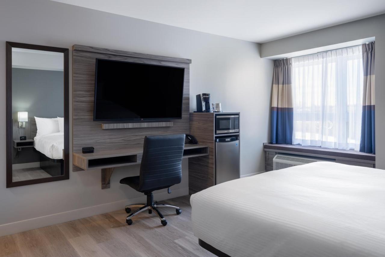 Hotel Microtel & By Wyndham Ottawa West