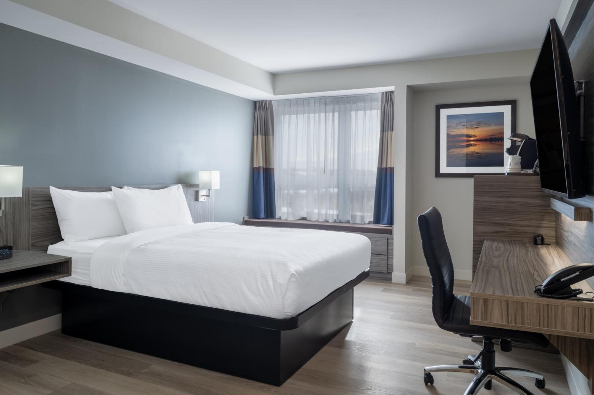 Microtel & By Wyndham Ottawa West